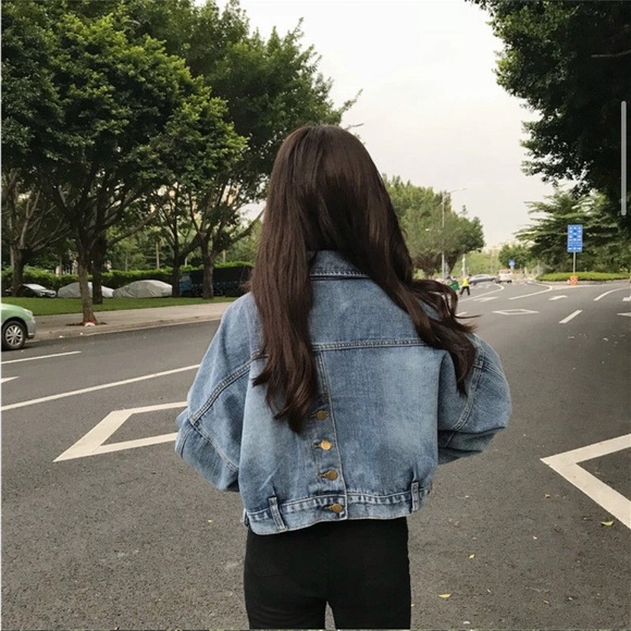 Cropped Denim Jacket 💙 - Picture 3 of 7